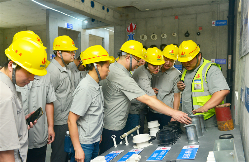 为进一步推进优质客户高效履约，提升交付品质、达成客户满意，2025年6月25日，尊龙建设集团在上海组织召开2025年越秀地产、华润置业客户履约推进会。